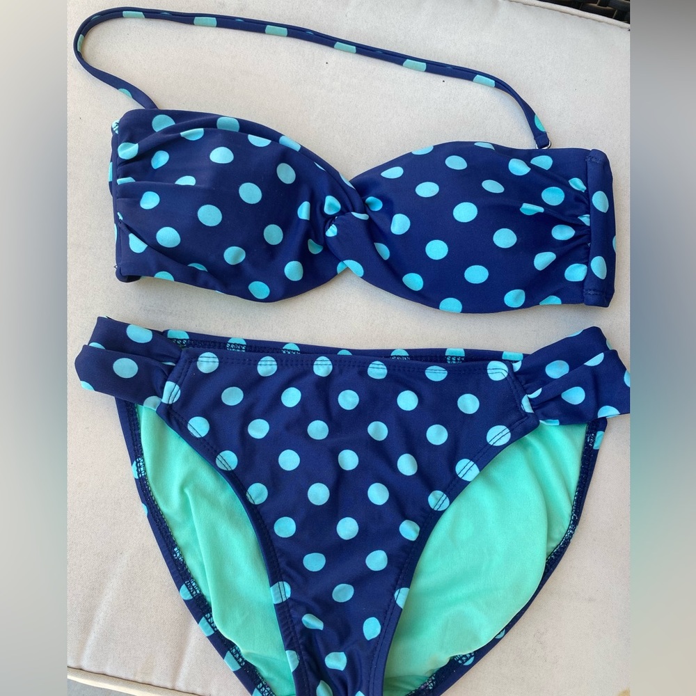 Women’s bathing suit